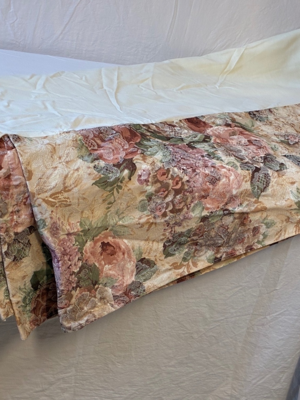 Croscill Queen Size Floral BEDSKIRT [COPY]